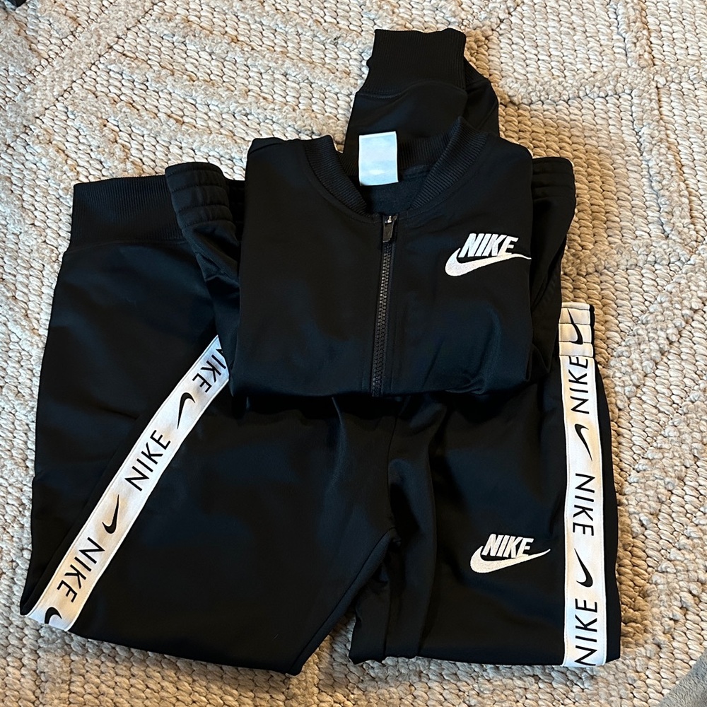 Nike Black and White Athletic Set NWOT